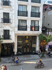 Hotel getting from “Aussie” cafe