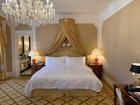 Lovely bedroom with an excellent bed - slept very well.