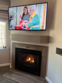 Gas fireplace in LR