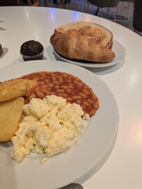 Found hair in scrambled eggs twice - had to eat around it.