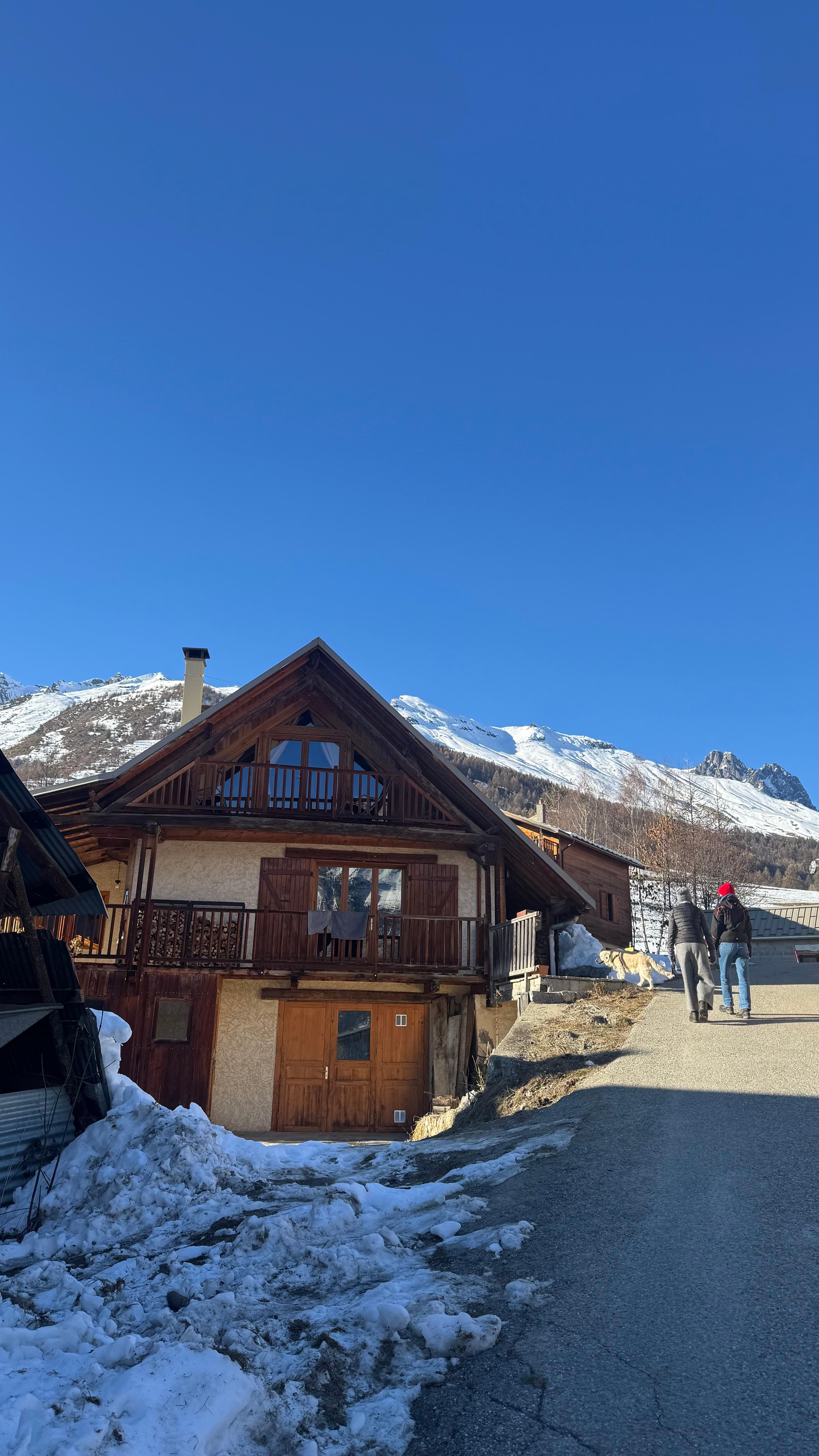 Ansicht aus dem Dorf kommend