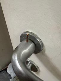 Prego enferrujado exposto