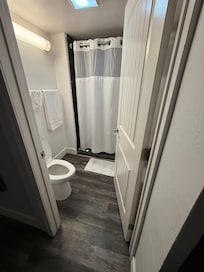 Toilet/Shower