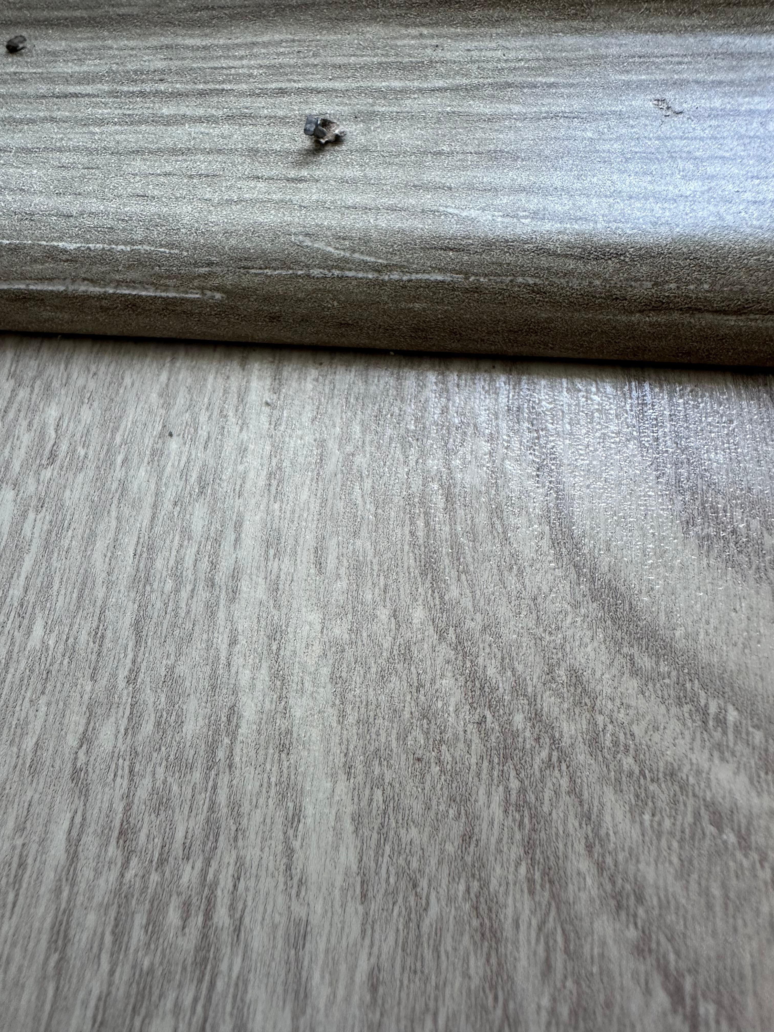 Le
Clou dans le sol qui est renteee dans l orteil 