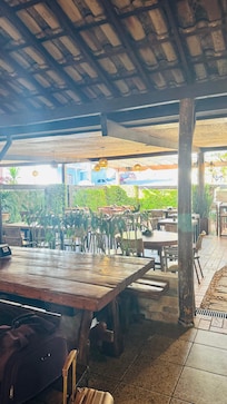 Área do café da manhã e do restaurante