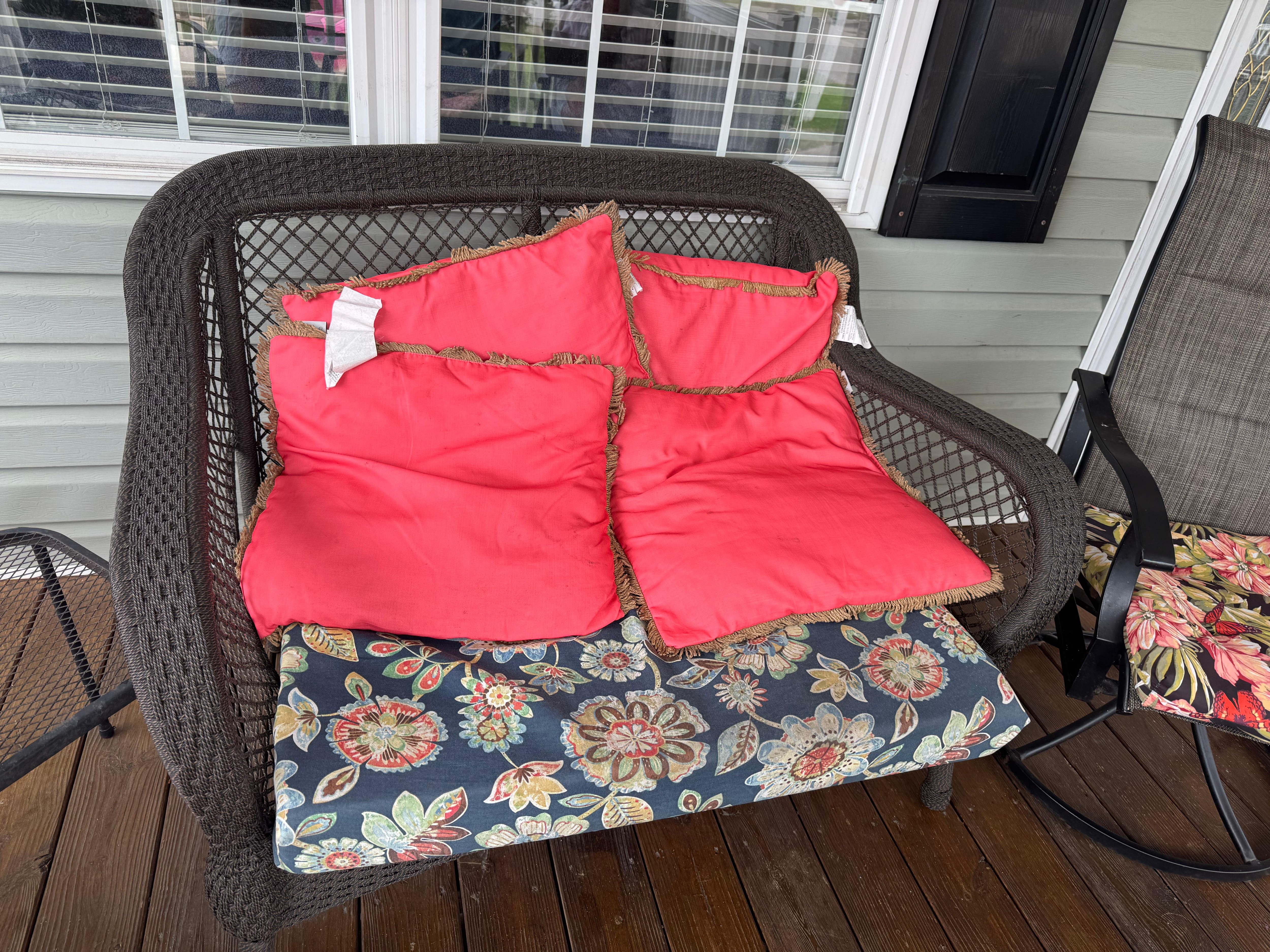 Cushions were dirty and moldy 