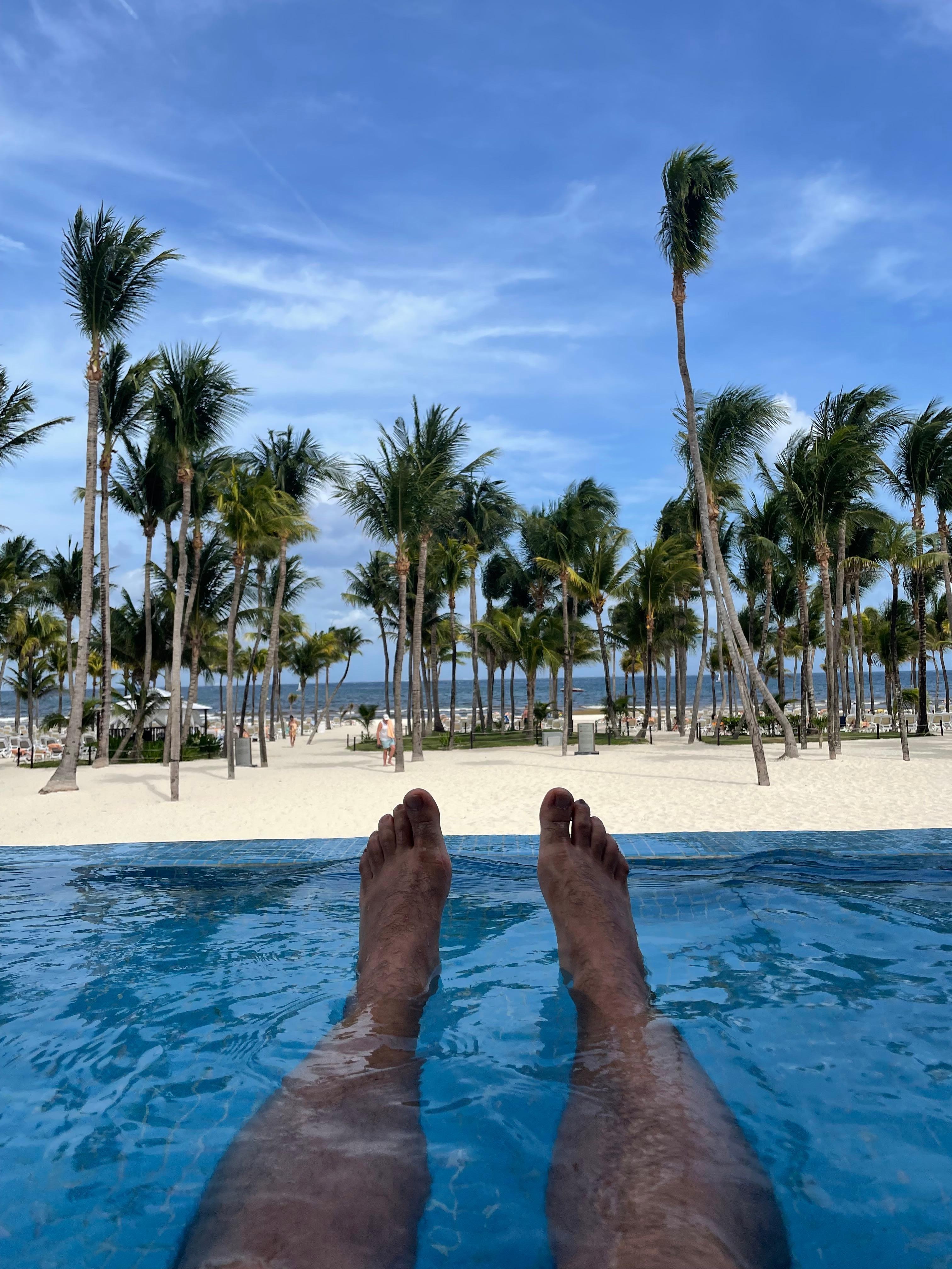 Bar (being in the water here is not allowed btw)