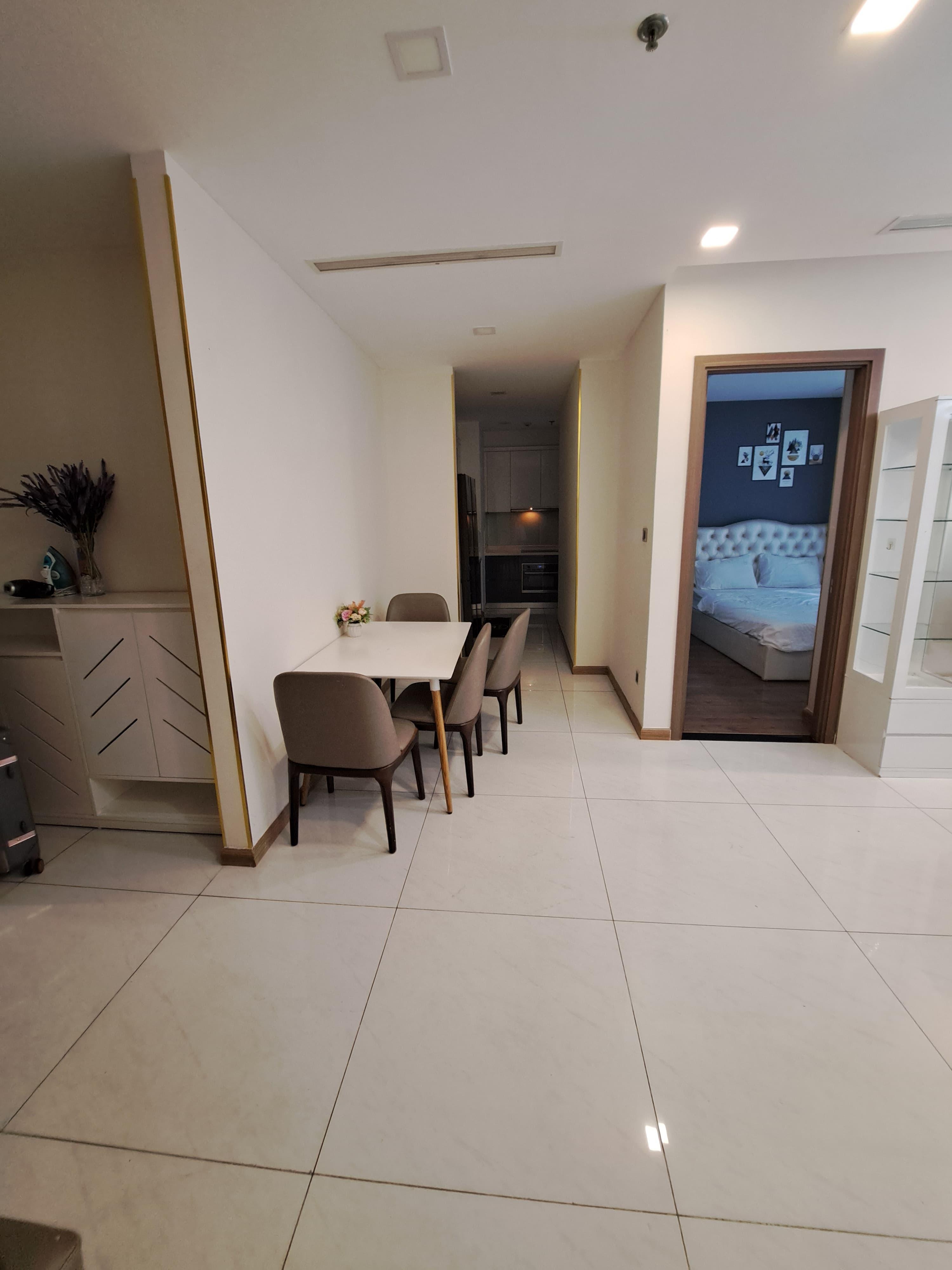 Poir kitchen and chairs