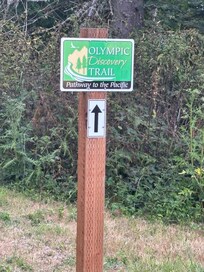 Trails just a 4 minute walk from the house