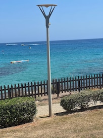 Utsikt från strandpromenaden bra havsutsikt från rum 310 som vi hade