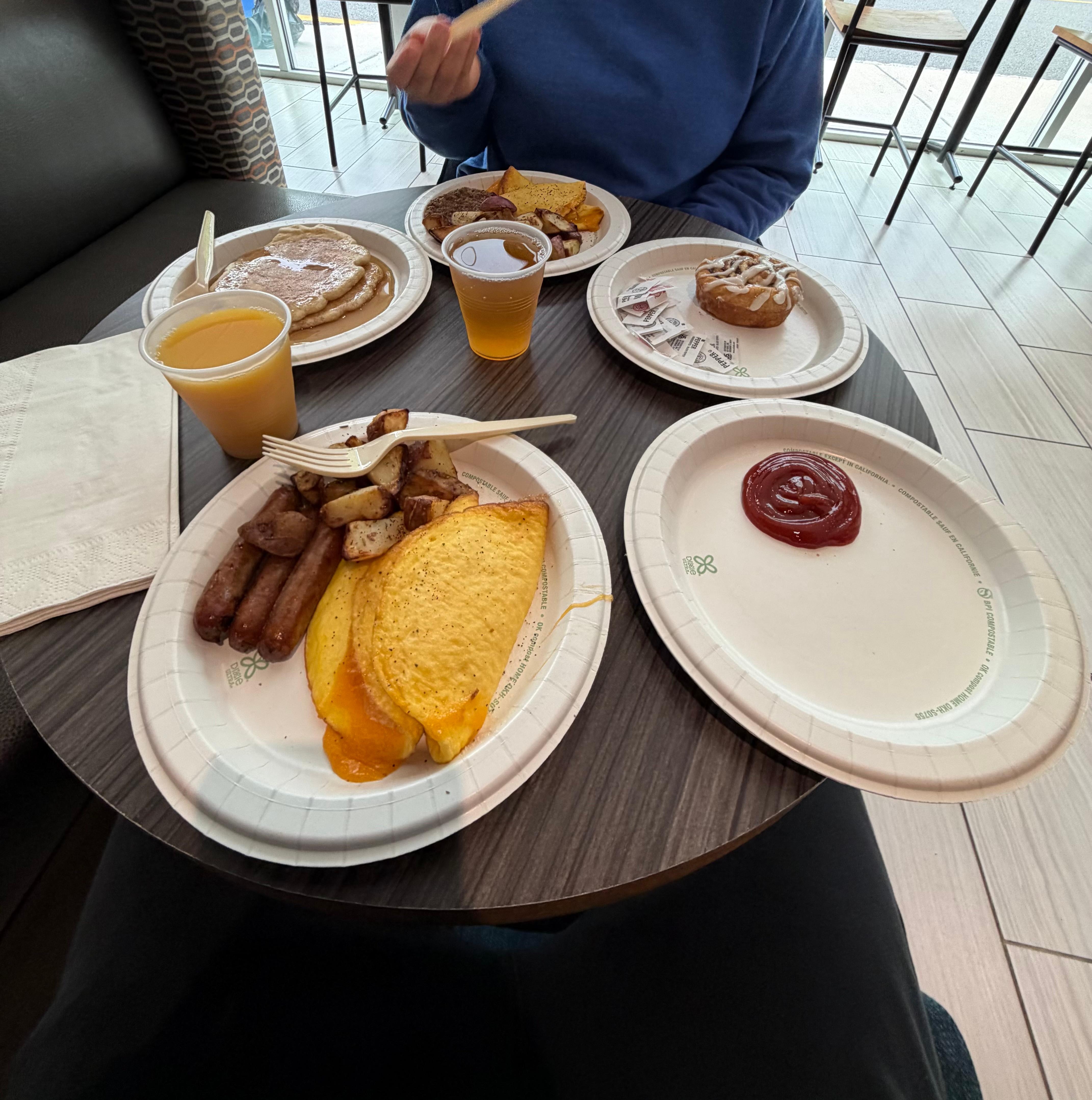 Super good and breakfast staff are so nice. 