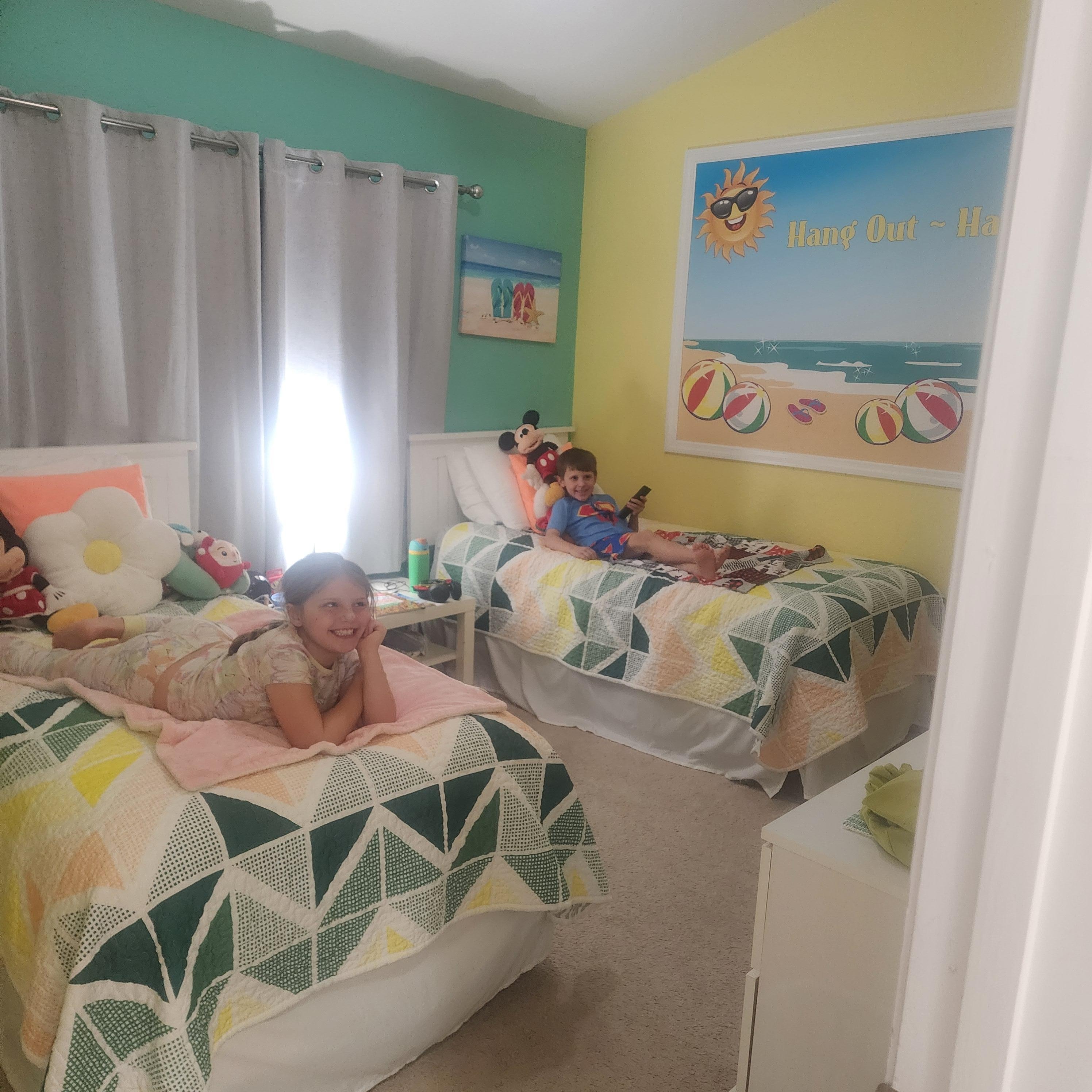 Such a kid-friendly room!