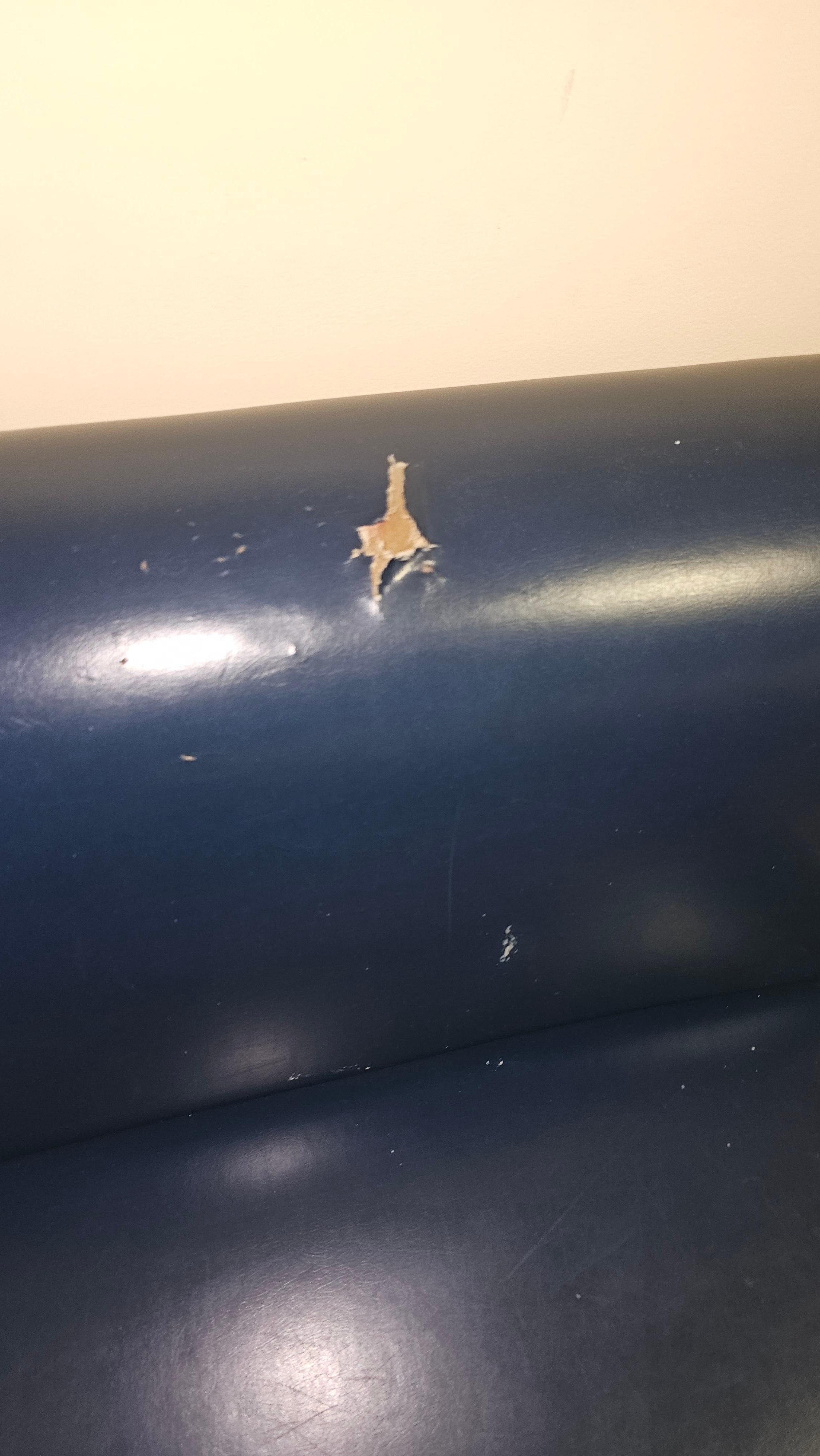 Sofá do quarto desgastado melhor tirar 