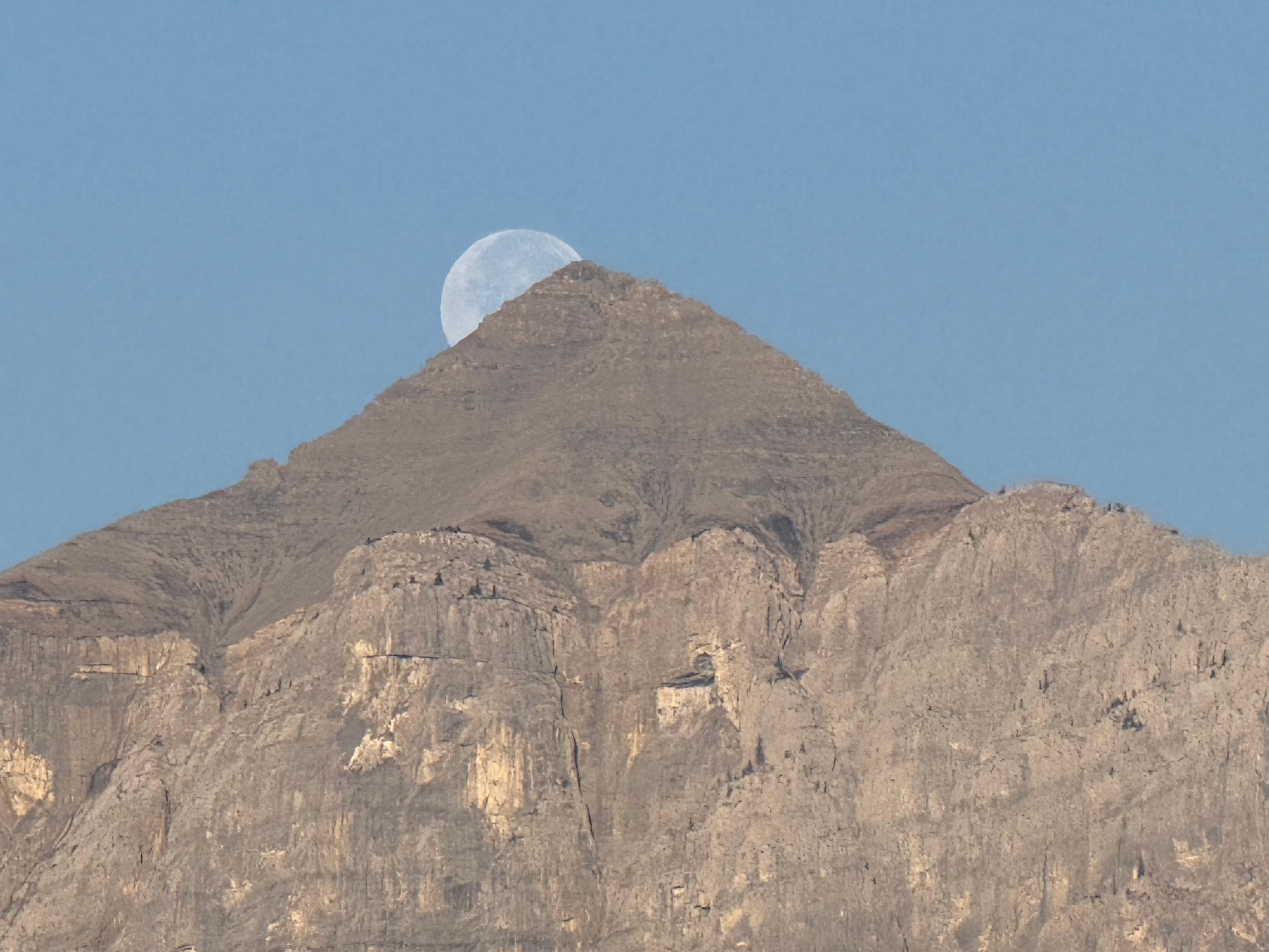 Perfect timing of our stay for this full moon treat as we sipped coffee on the balcony 