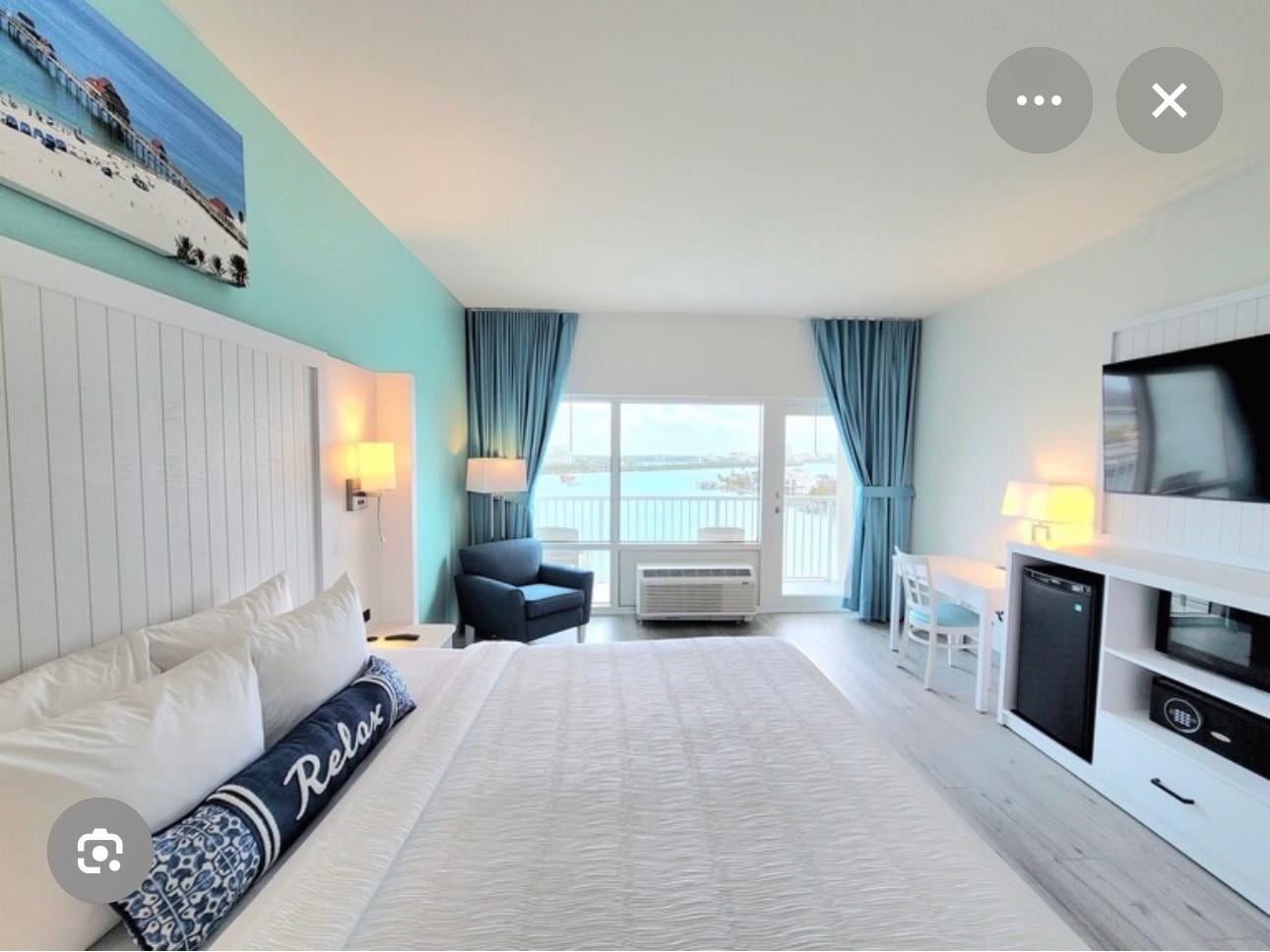 King size bed pool view bedroom it was perfect