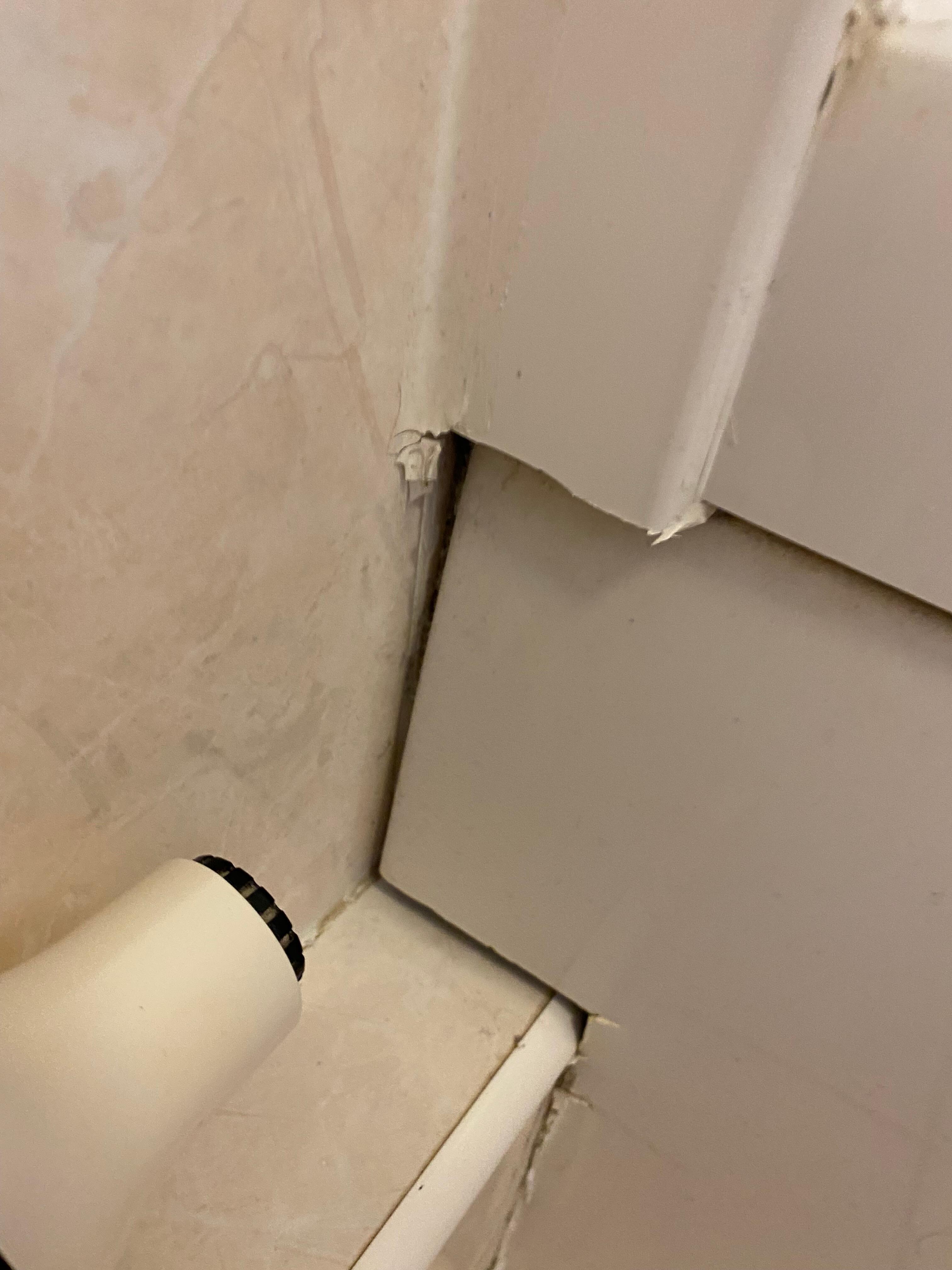 Poorly fitted bath panel