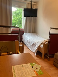 簡素だが清潔で周りの音も気にならない