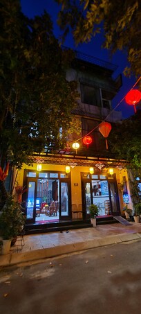 夜の建物