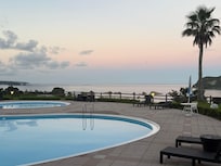 プールから海が見える