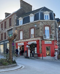 Rue Gardiner, Traiteur. 50 m von der Wohnung.