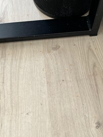 Zimmer1: Dreckiger Boden