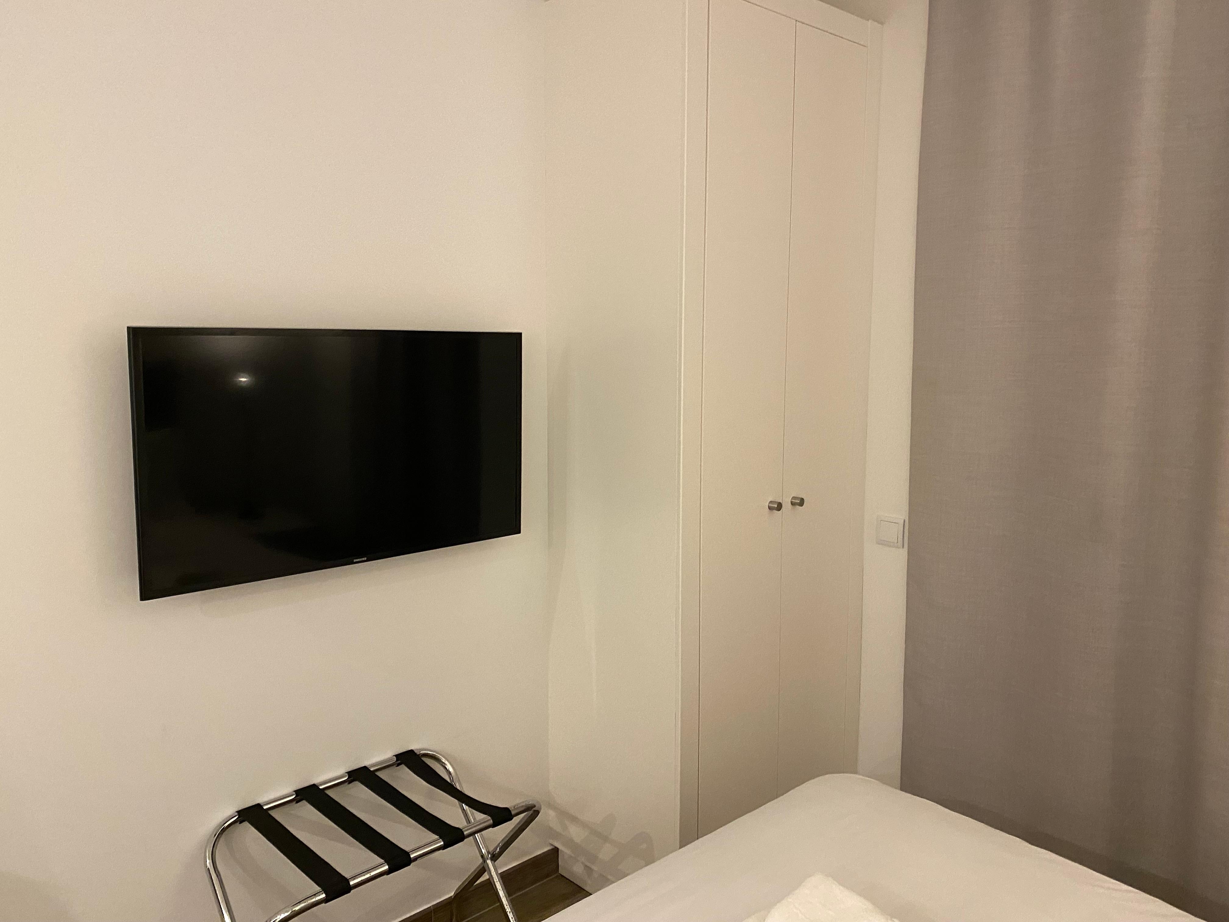 The closet has a safe. The picture doesn’t do it justice, there is plenty of space to the other side of the bed.