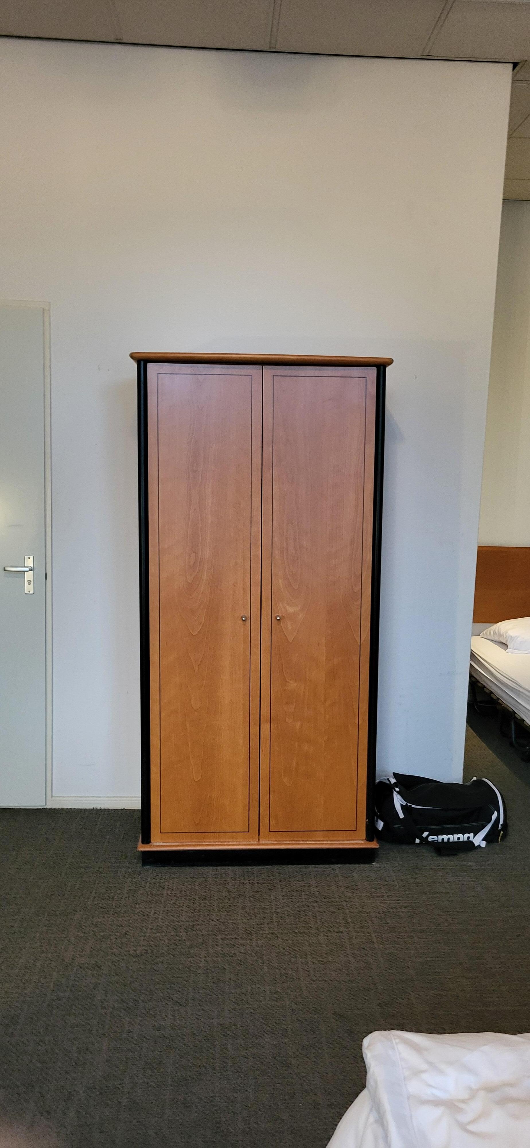 ja der Schrank ist so schief