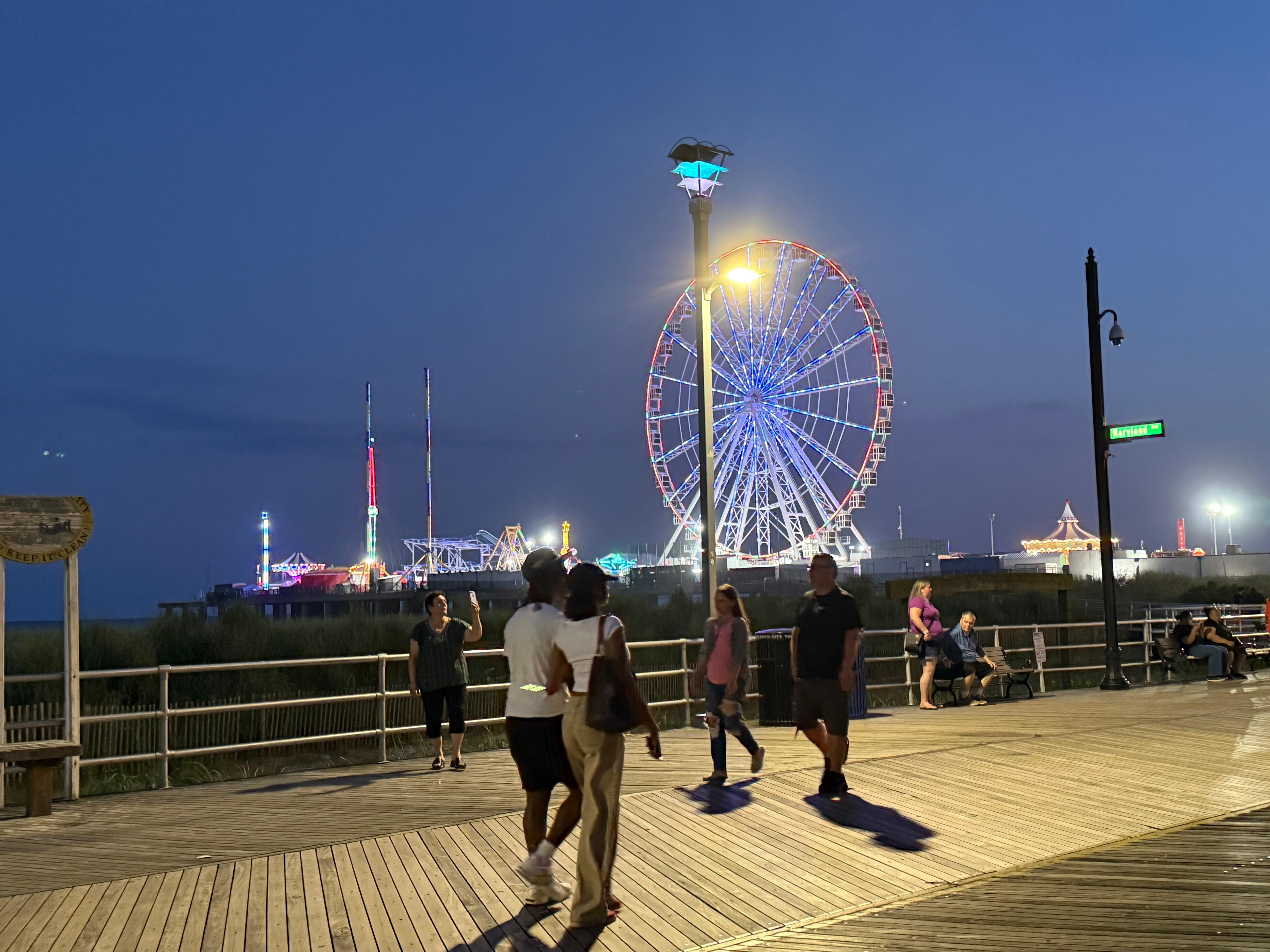Boardwalk @ night is always a vibe 