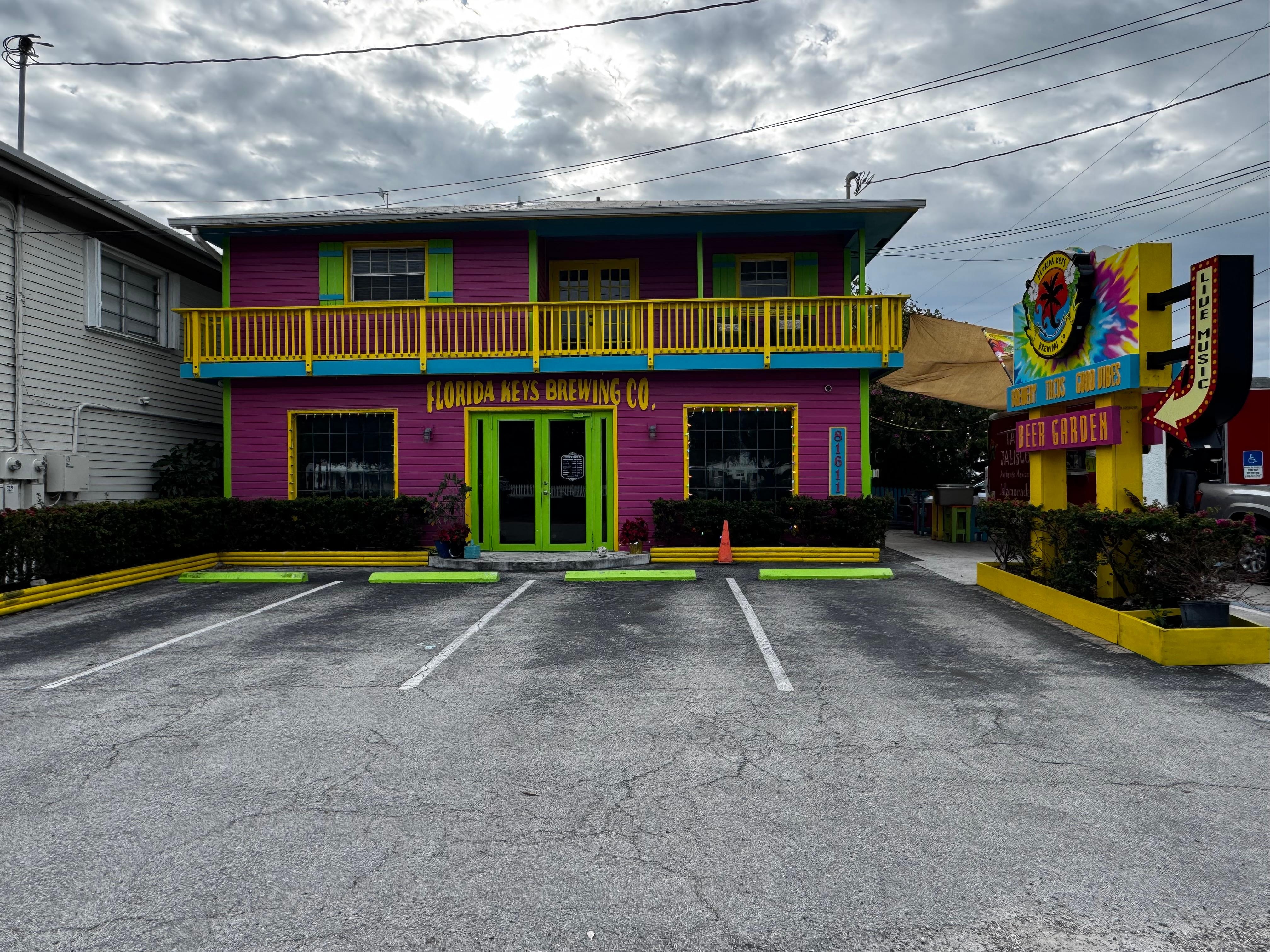 Great craft beer and live music every day!  Very relaxing