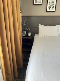 Cosy double room. No teabags.