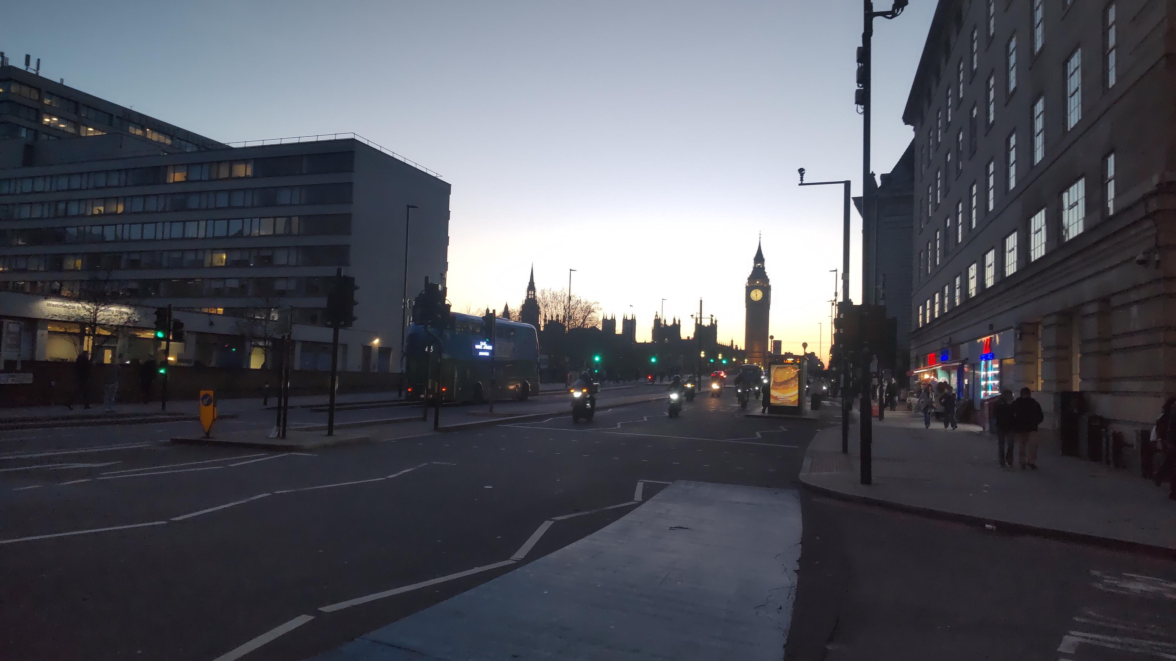 The big ben view from hotel frontage
👍 