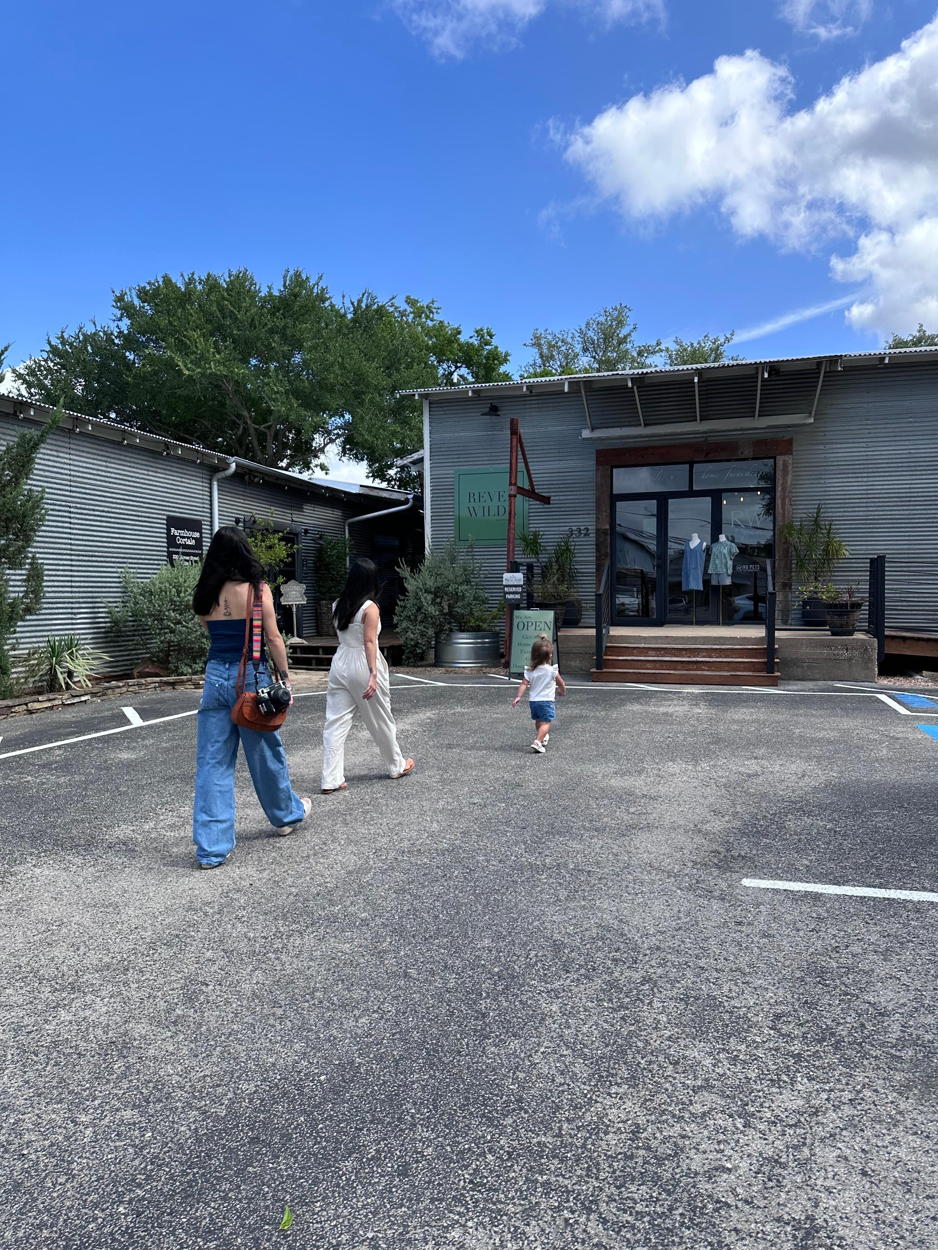 plenty of shopping in nearby blanco too.