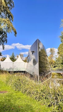 Chateau Les Carmes Haut-Brion
This building was designed by Philippe Stark & Luc Arsène-Henry