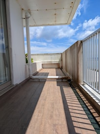 Dirty/stained balcony