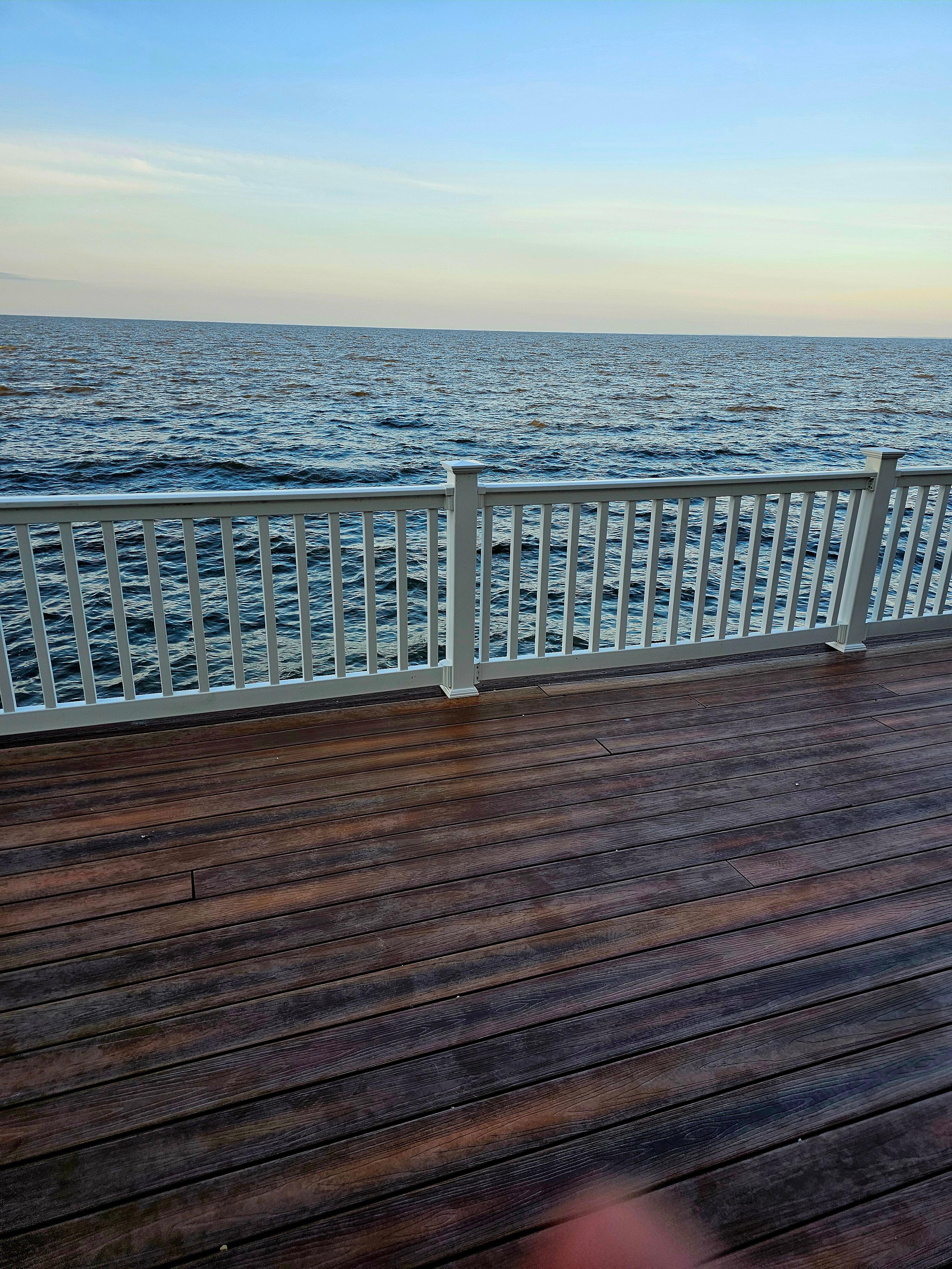 Right in front of the deck, there's a gorgeous ocean.