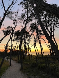 Beautiful location near the lake and right on the walking track.