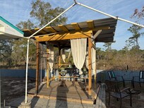 Cute interior, but exterior could use clean up and updating...