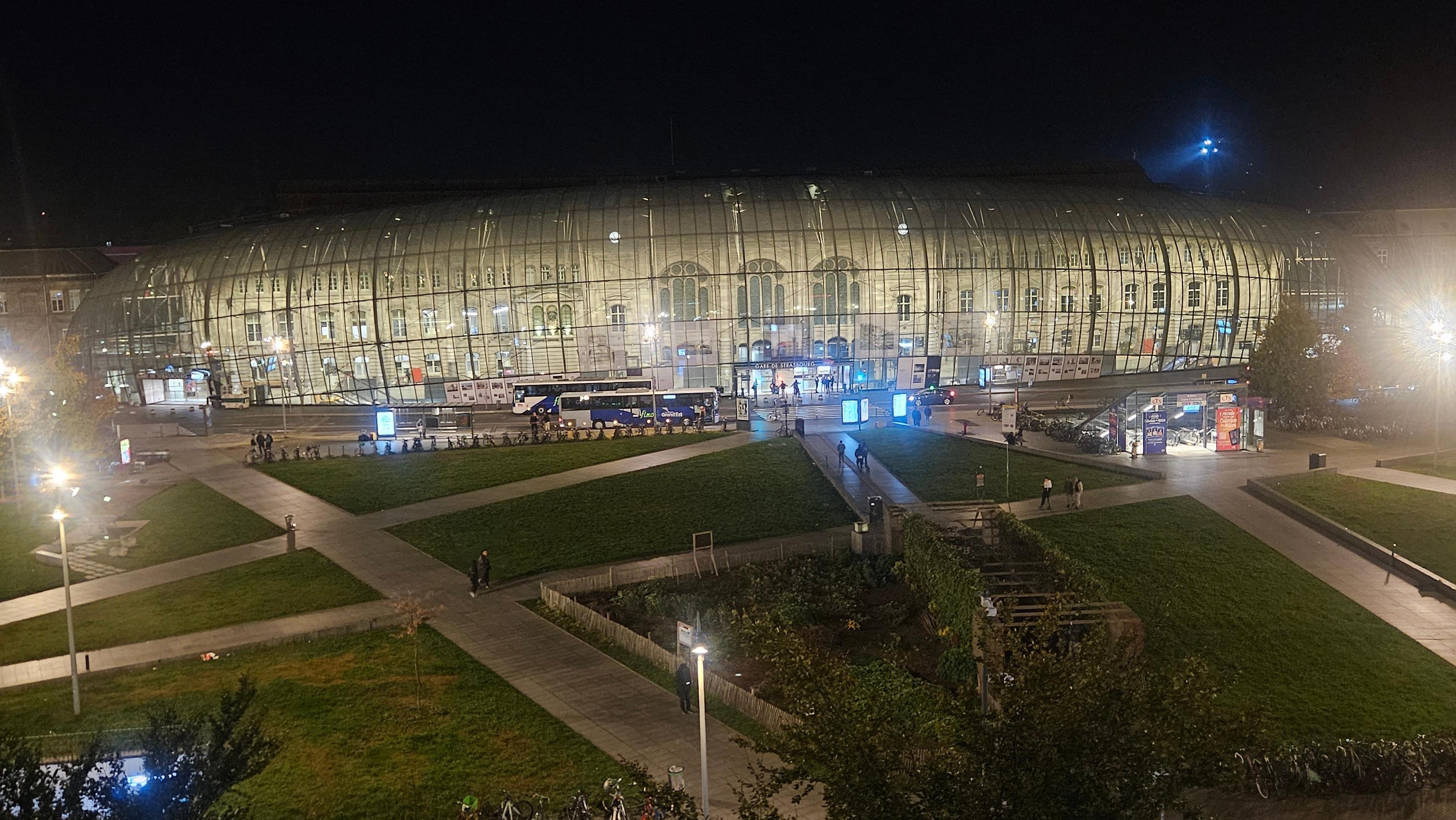 打開窗戶看對面史特拉斯堡車站