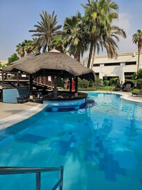 Pool bar