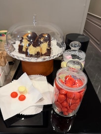 Free cake and lollies- a nice touch!