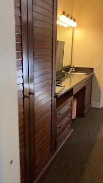 Very spacious bedroom