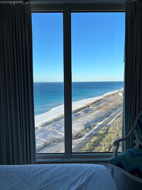 Photos neither justify the view nor the scale.