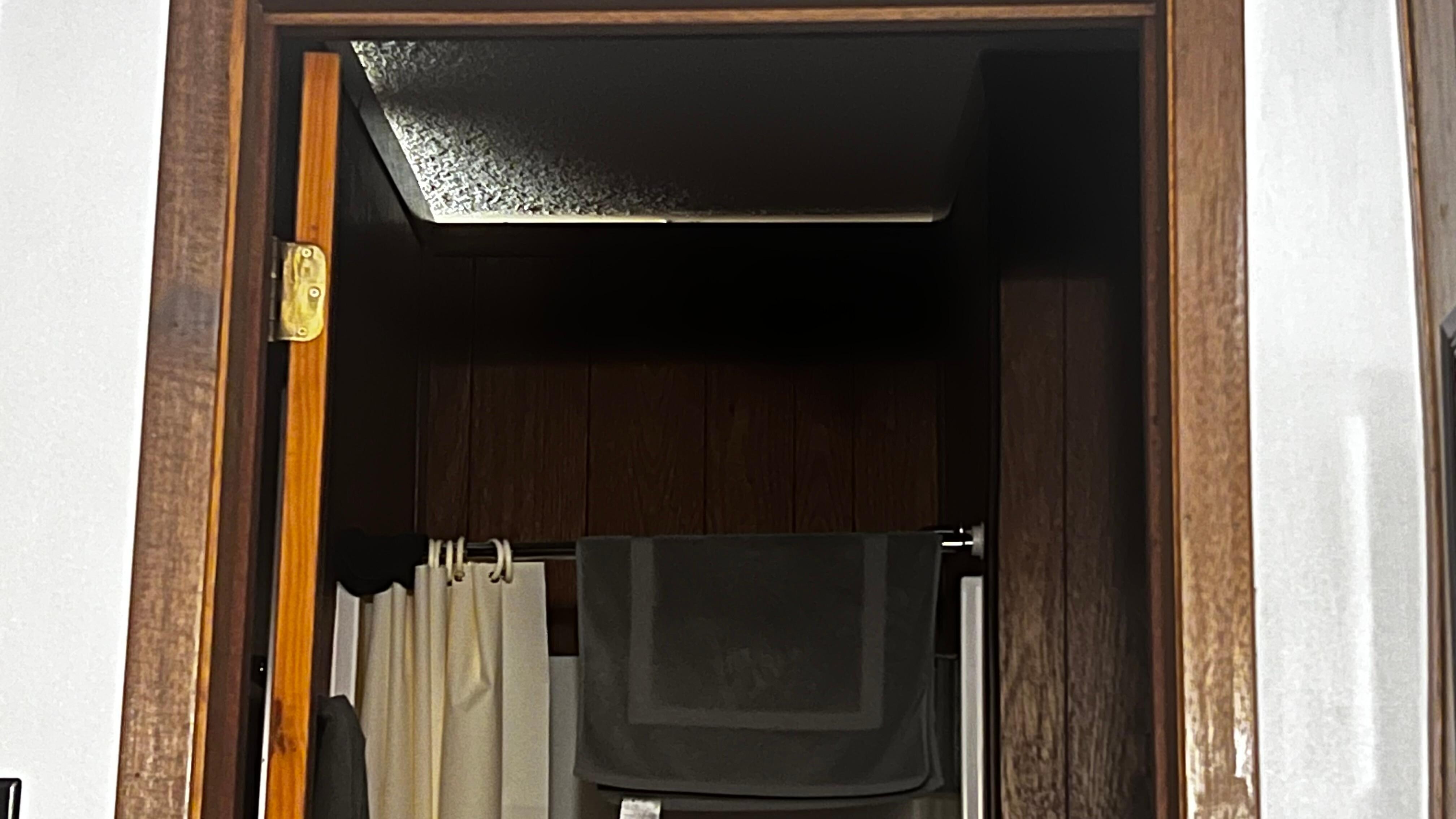 Bathroom wall doesn’t attach to ceiling 