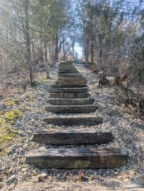 Steps lead all the way down to the lakefront.