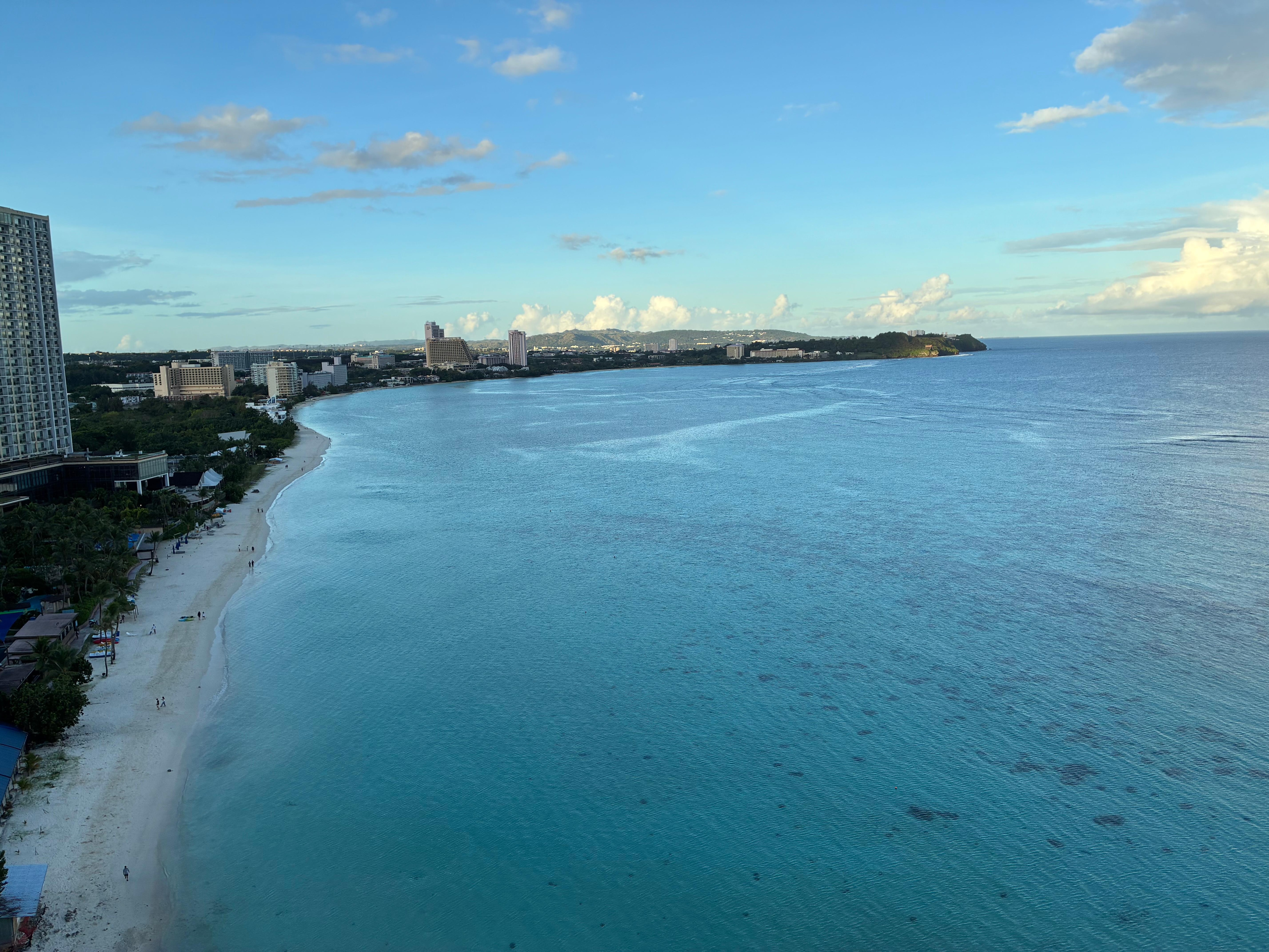 部屋のバルコニーから