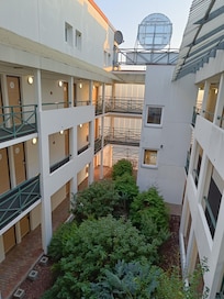 Innenhof zu den Zimmern