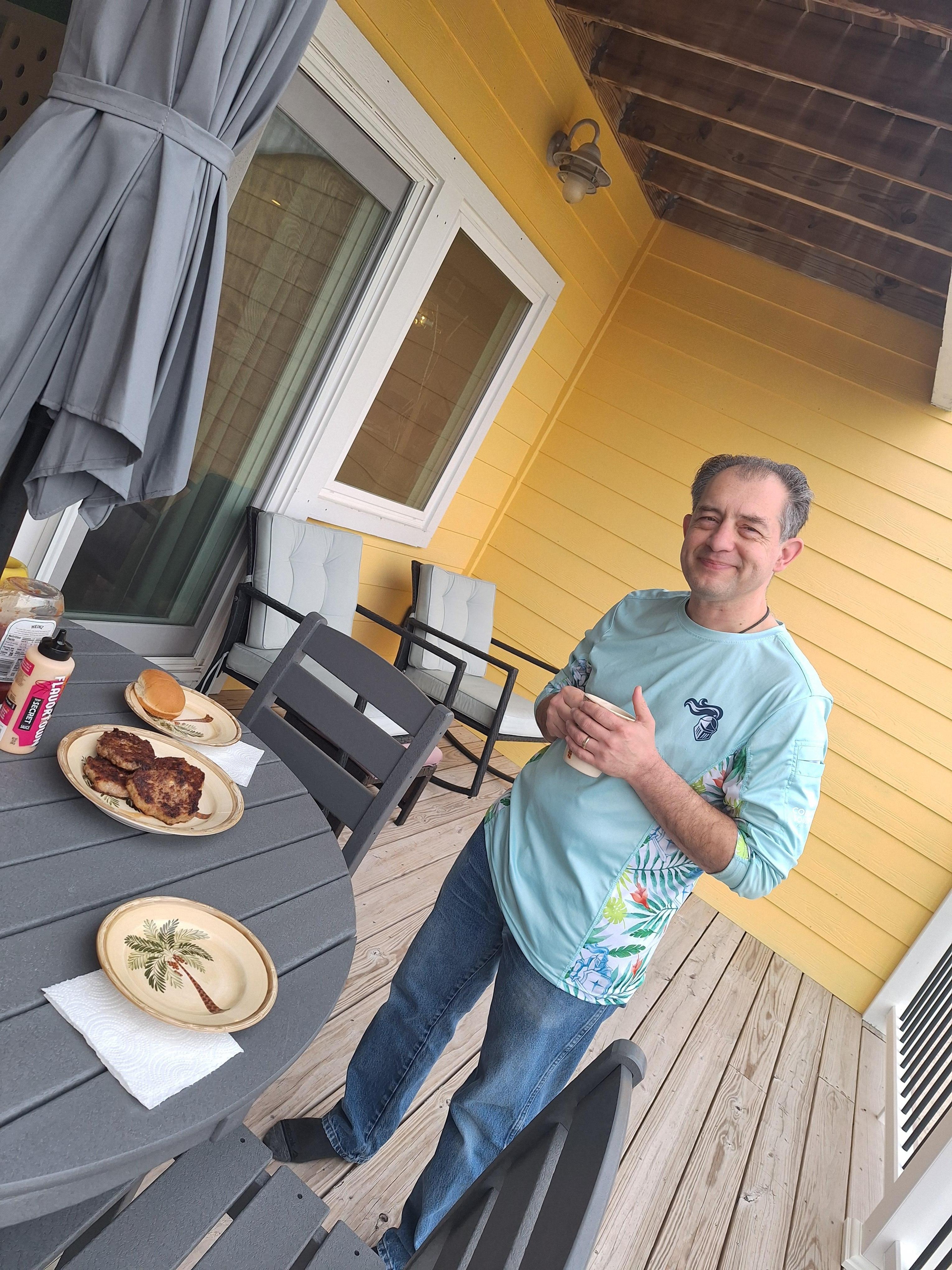 Great little table to eat on the balcony