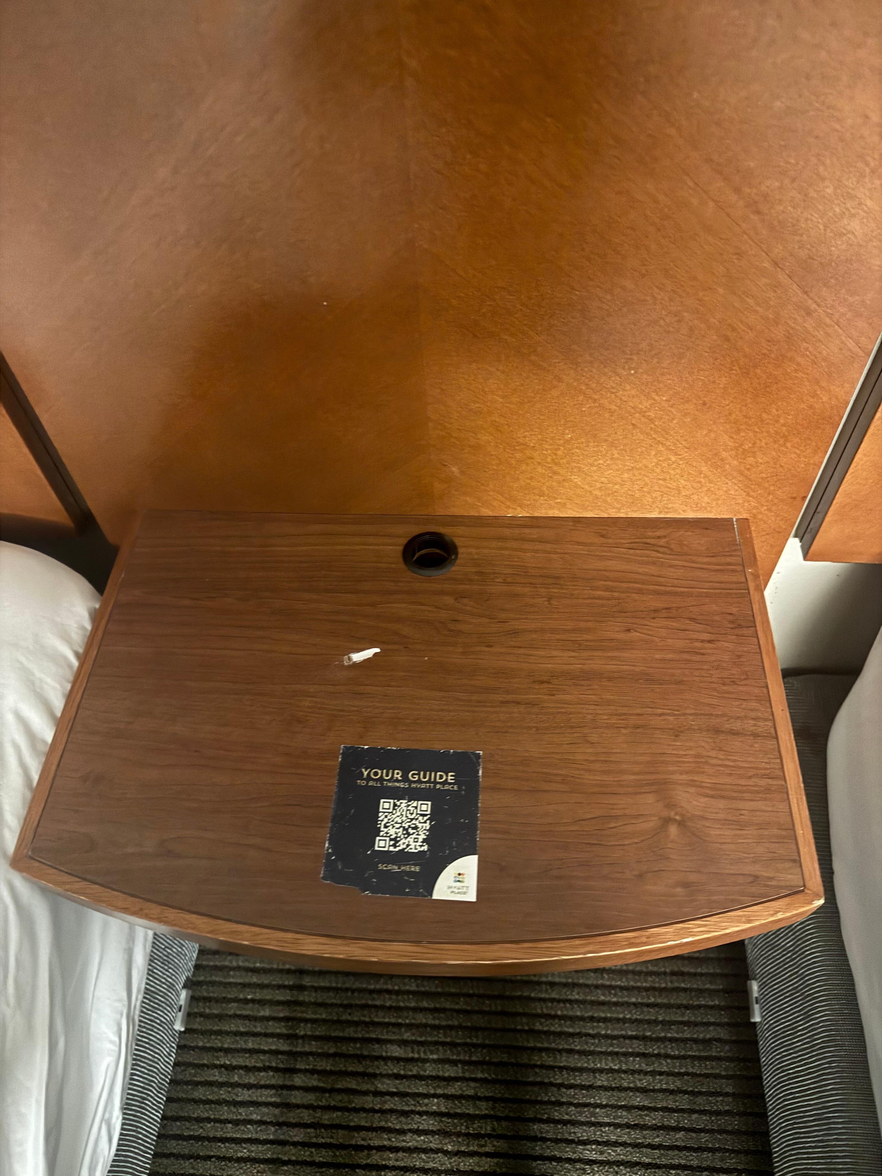 The table that’s supposed to have alarm clock and radio was missing. 