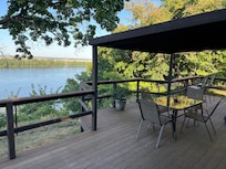 Good spot to eat outdoors, facing north so no hot sun to contend with.