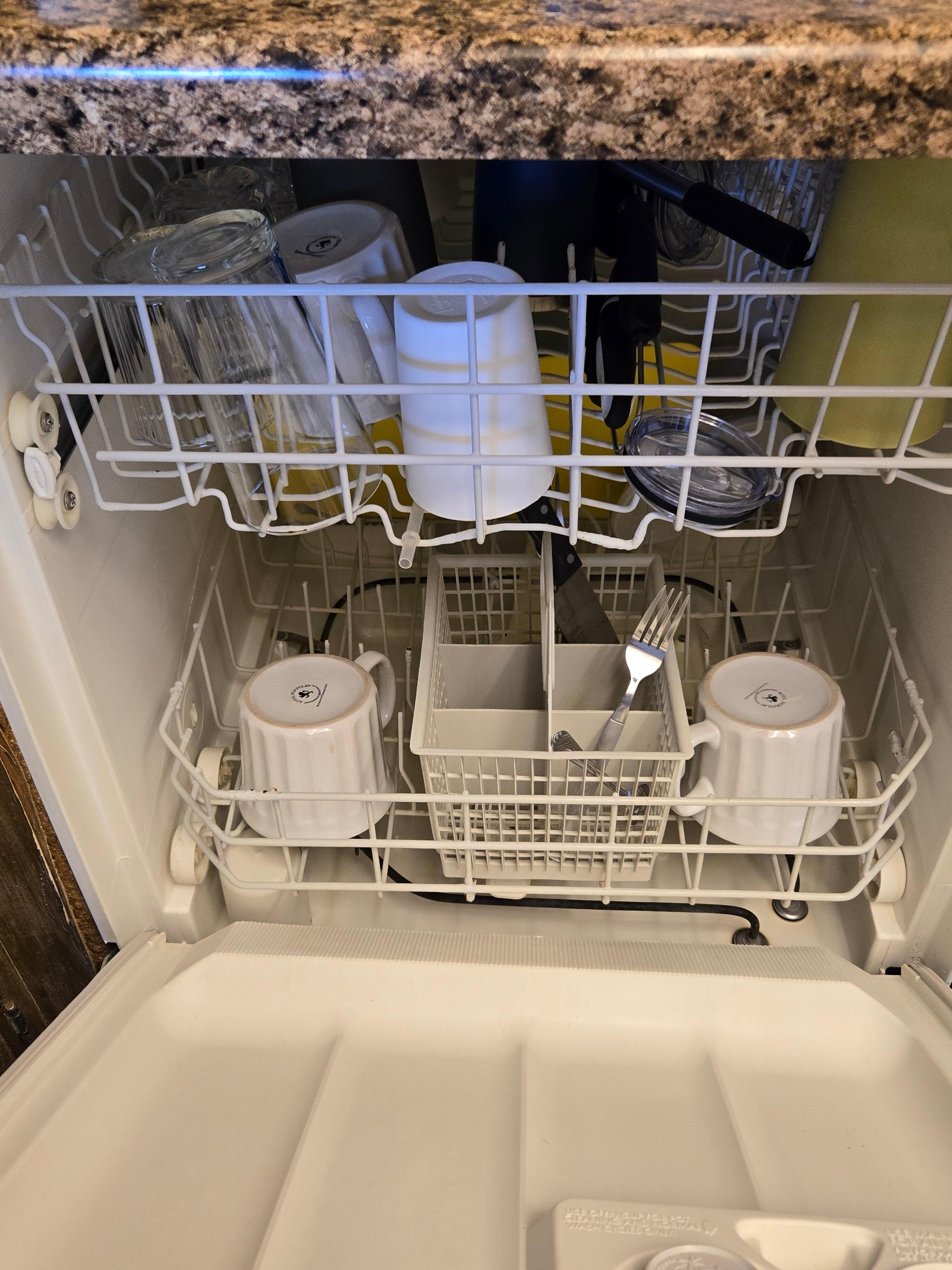 This is how we found the coffee cups. Dishwasher not emptied after last cleaning. 